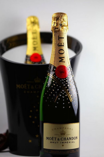 MOET SWAROVSKI ΜΕ ΣΑΜΠΑΝΙΕΡΑ